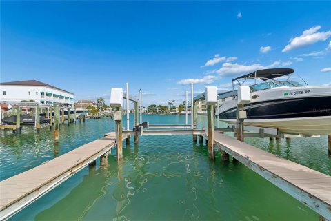Adosado en venta en Treasure Island, Florida, 3 dormitorios, 227.42 m2 № 2360964 - foto 2