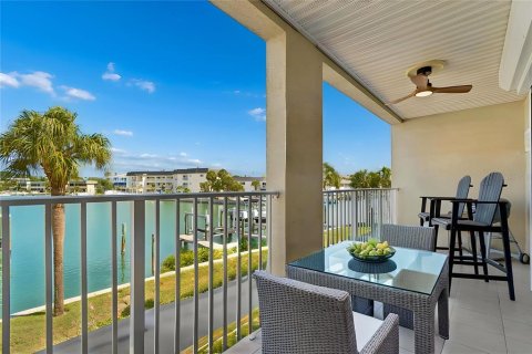 Adosado en venta en Treasure Island, Florida, 3 dormitorios, 227.42 m2 № 2360964 - foto 16