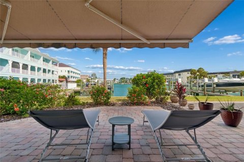 Adosado en venta en Treasure Island, Florida, 3 dormitorios, 227.42 m2 № 2360964 - foto 12