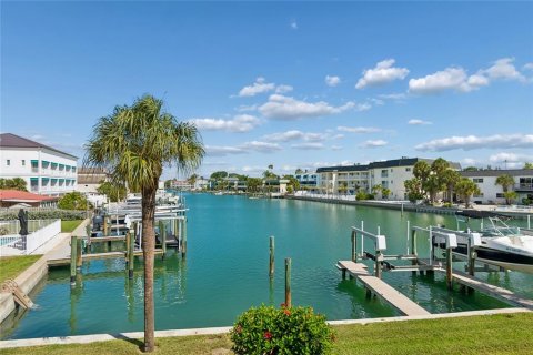 Adosado en venta en Treasure Island, Florida, 3 dormitorios, 227.42 m2 № 2360964 - foto 17