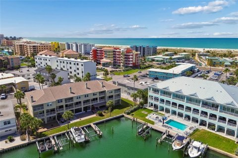 Adosado en venta en Treasure Island, Florida, 3 dormitorios, 227.42 m2 № 2360964 - foto 7