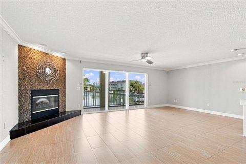 Adosado en venta en Treasure Island, Florida, 3 dormitorios, 227.42 m2 № 2360964 - foto 15