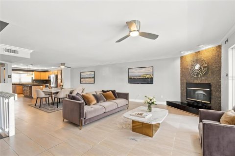 Adosado en venta en Treasure Island, Florida, 3 dormitorios, 227.42 m2 № 2360964 - foto 18