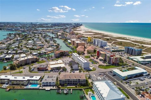 Adosado en venta en Treasure Island, Florida, 3 dormitorios, 227.42 m2 № 2360964 - foto 6