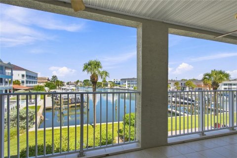 Adosado en venta en Treasure Island, Florida, 3 dormitorios, 227.42 m2 № 2360964 - foto 8