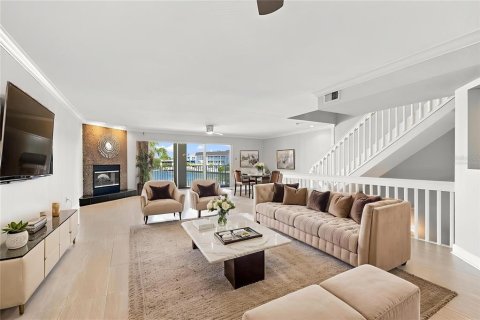 Adosado en venta en Treasure Island, Florida, 3 dormitorios, 227.42 m2 № 2360964 - foto 4
