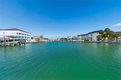 Adosado en venta en Treasure Island, Florida, 3 dormitorios, 227.42 m2 № 2360964 - foto 9