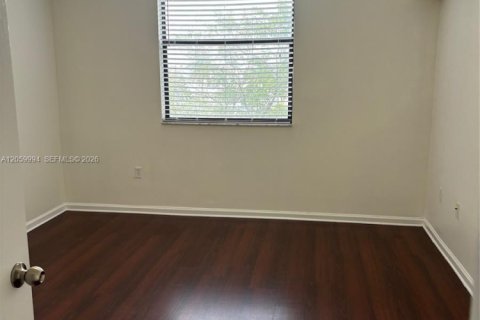 Condo in Hollywood, Florida, 2 bedrooms  № 2264584 - photo 12