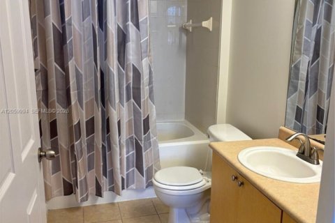 Condo in Hollywood, Florida, 2 bedrooms  № 2264584 - photo 10