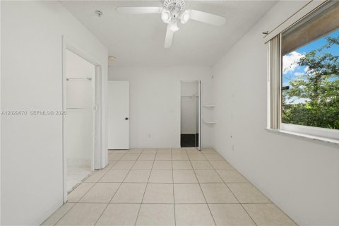 Condominio en venta en Miami, Florida, 2 dormitorios, 92.9 m2 № 2077689 - foto 16