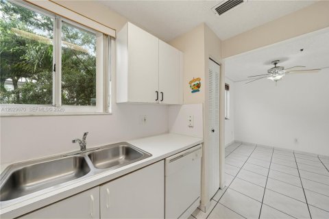 Condominio en venta en Miami, Florida, 2 dormitorios, 92.9 m2 № 2077689 - foto 10