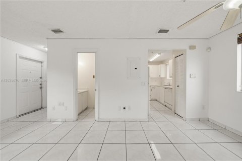 Condominio en venta en Miami, Florida, 2 dormitorios, 92.9 m2 № 2077689 - foto 6