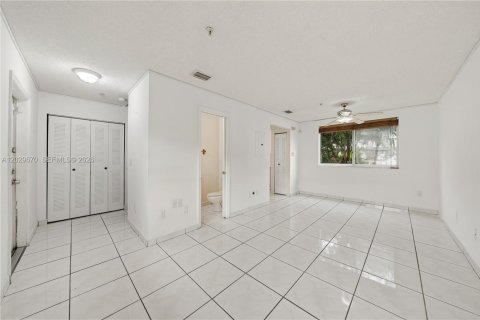 Condominio en venta en Miami, Florida, 2 dormitorios, 92.9 m2 № 2077689 - foto 4