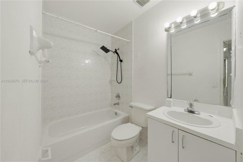 Condominio en venta en Miami, Florida, 2 dormitorios, 92.9 m2 № 2077689 - foto 18