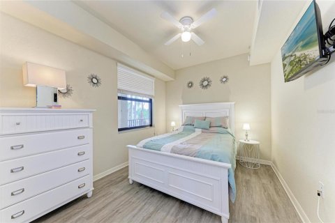Condo in Bradenton, Florida, 2 bedrooms  № 2395922 - photo 24