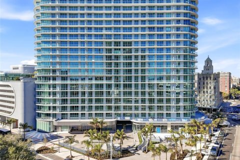 Condo in Saint Petersburg, Florida, 2 bedrooms  № 2119829