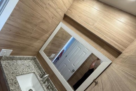 Снять в аренду кондоминиум в Холливуд, Флорида 3 комнаты, 55.28м2, № 2175702 - фото 27