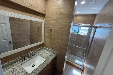Снять в аренду кондоминиум в Холливуд, Флорида 3 комнаты, 55.28м2, № 2175702 - фото 26