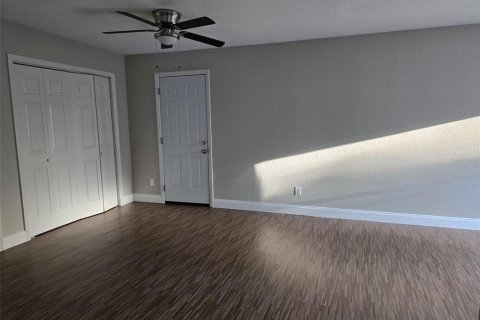 House in Leesburg, Florida 4 bedrooms, 242.01 sq.m. № 2105524 - photo 24