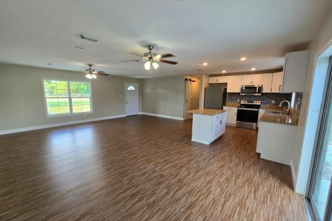 House in Leesburg, Florida 4 bedrooms, 242.01 sq.m. № 2105524 - photo 2