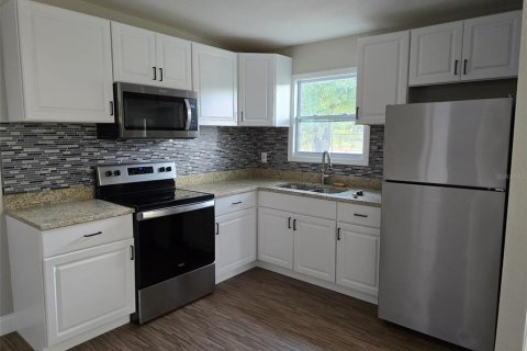 House in Leesburg, Florida 4 bedrooms, 242.01 sq.m. № 2105524 - photo 16