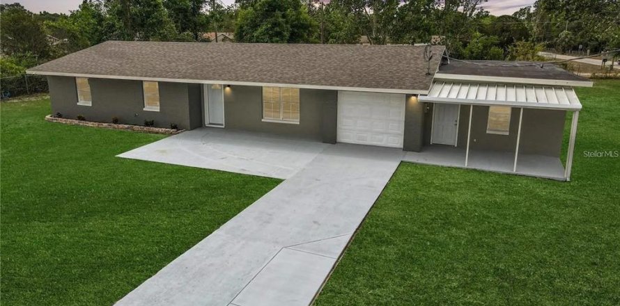 House in Leesburg, Florida 4 bedrooms, 242.01 sq.m. № 2105524
