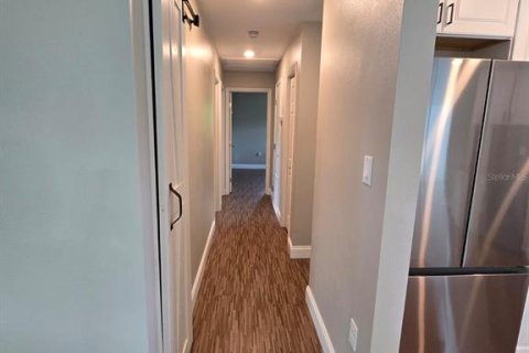 House in Leesburg, Florida 4 bedrooms, 242.01 sq.m. № 2105524 - photo 7