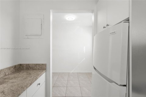 Villa ou maison à louer à Hallandale Beach, Floride: 1 chambre, 250.28 m2 № 1969287 - photo 7