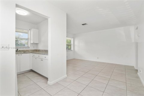 Villa ou maison à louer à Hallandale Beach, Floride: 1 chambre, 250.28 m2 № 1969287 - photo 6
