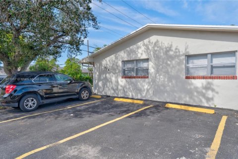 Villa ou maison à louer à Hallandale Beach, Floride: 1 chambre, 250.28 m2 № 1969287 - photo 4