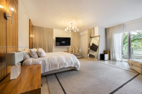 Condo in Miami Beach, Florida, 4 bedrooms  № 1863663 - photo 17