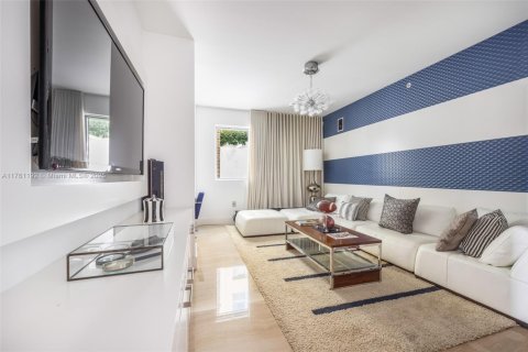 Condo in Miami Beach, Florida, 4 bedrooms  № 1863663 - photo 15