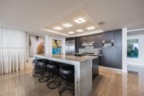 Condo in Miami Beach, Florida, 4 bedrooms  № 1863663 - photo 11