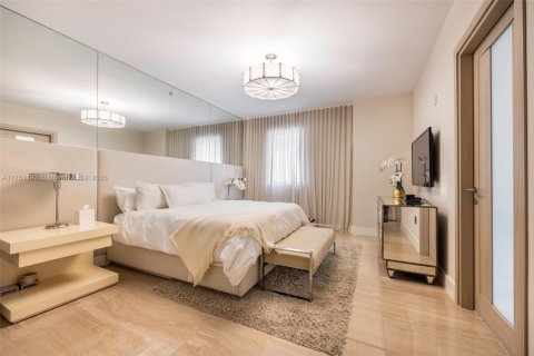 Condo in Miami Beach, Florida, 4 bedrooms  № 1863663 - photo 19