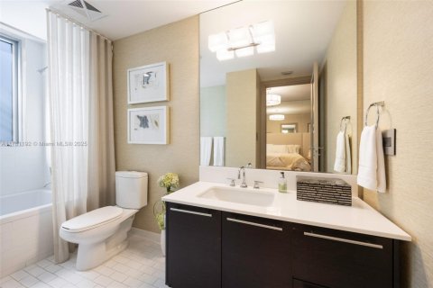 Condo in Miami Beach, Florida, 4 bedrooms  № 1863663 - photo 20