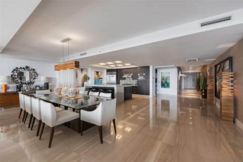 Condo in Miami Beach, Florida, 4 bedrooms  № 1863663 - photo 10