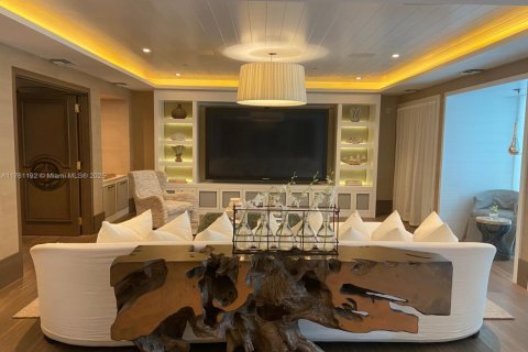 Condo in Miami Beach, Florida, 4 bedrooms  № 1863663 - photo 29