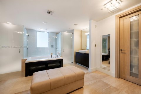 Condo in Miami Beach, Florida, 4 bedrooms  № 1863663 - photo 18