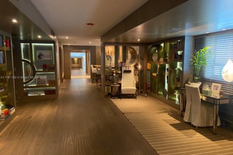 Condo in Miami Beach, Florida, 4 bedrooms  № 1863663 - photo 26