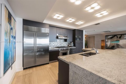 Condo in Miami Beach, Florida, 4 bedrooms  № 1863663 - photo 12