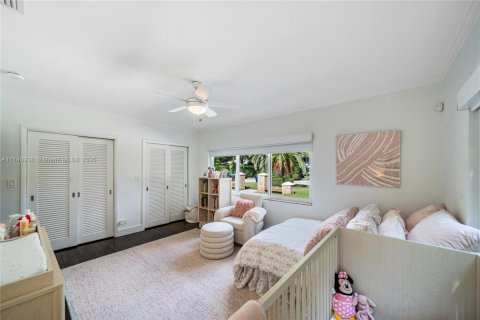 House in Miami, Florida 4 bedrooms, 329.15 sq.m. № 1738788 - photo 11