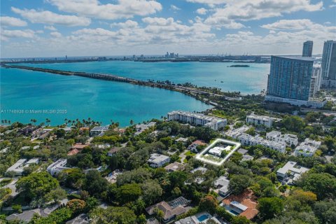 House in Miami, Florida 4 bedrooms, 329.15 sq.m. № 1738788 - photo 26