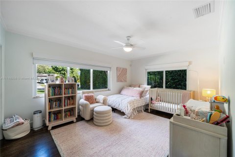 House in Miami, Florida 4 bedrooms, 329.15 sq.m. № 1738788 - photo 10