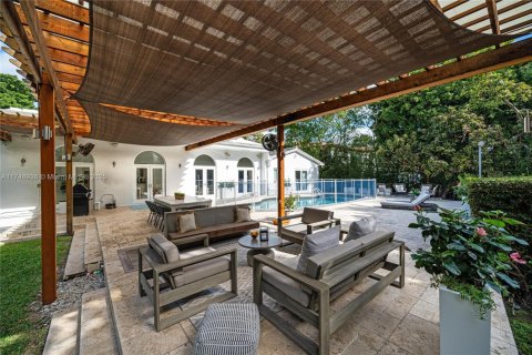 House in Miami, Florida 4 bedrooms, 329.15 sq.m. № 1738788 - photo 16