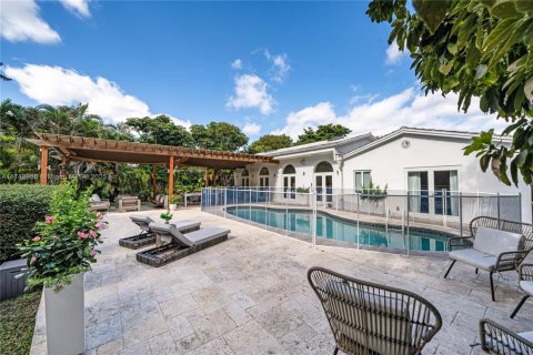 House in Miami, Florida 4 bedrooms, 329.15 sq.m. № 1738788 - photo 17