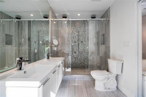 House in Miami, Florida 4 bedrooms, 329.15 sq.m. № 1738788 - photo 7