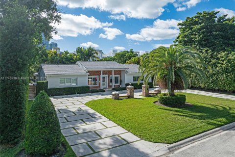 House in Miami, Florida 4 bedrooms, 329.15 sq.m. № 1738788 - photo 24