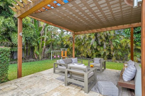 House in Miami, Florida 4 bedrooms, 329.15 sq.m. № 1738788 - photo 20