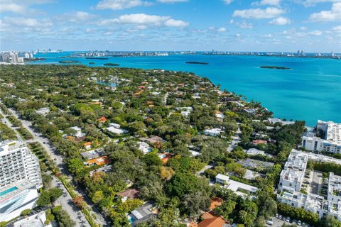 House in Miami, Florida 4 bedrooms, 329.15 sq.m. № 1738788 - photo 27