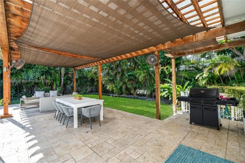 House in Miami, Florida 4 bedrooms, 329.15 sq.m. № 1738788 - photo 21
